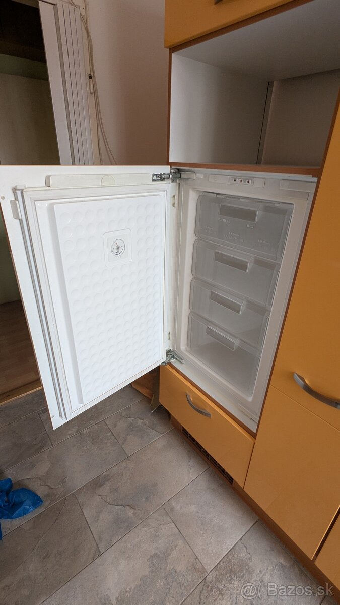 Vstavana mraznicka Siemens GI18DA40