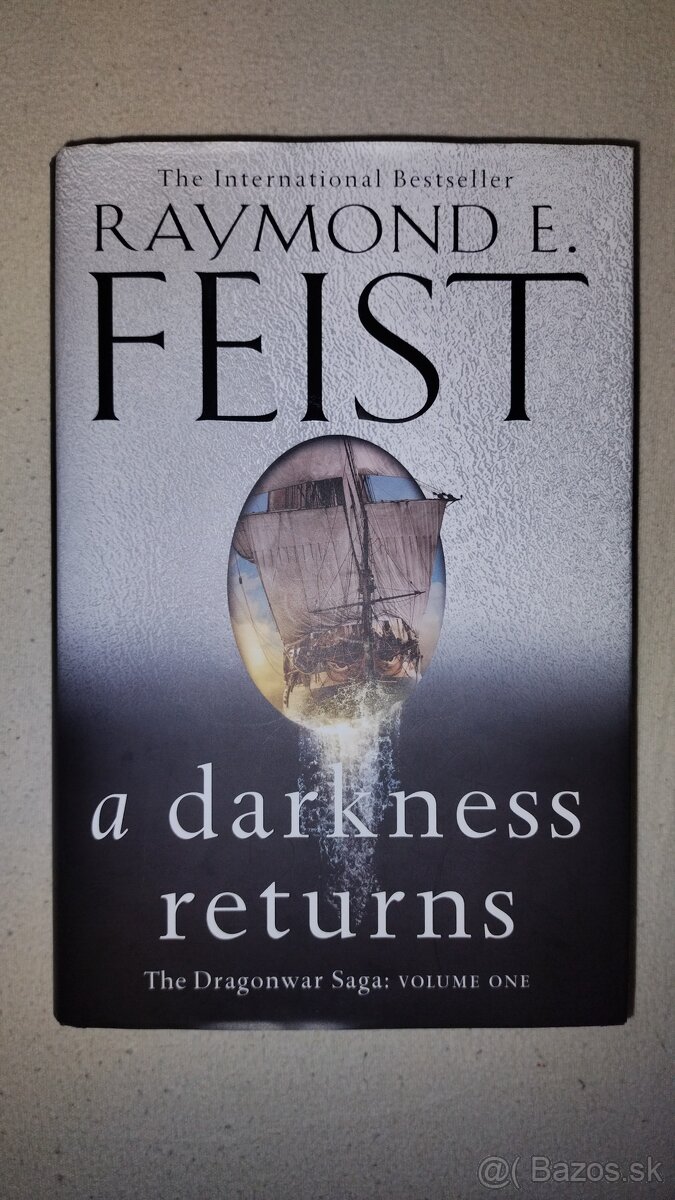 Raymond E. Feist - a darkness returns
