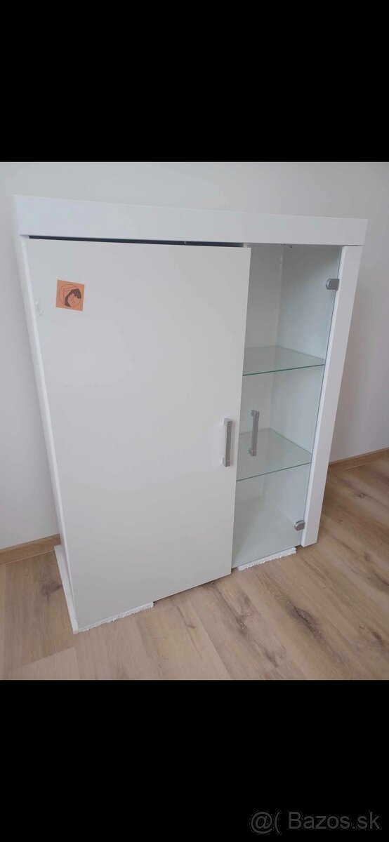 Vitrína do obývačky