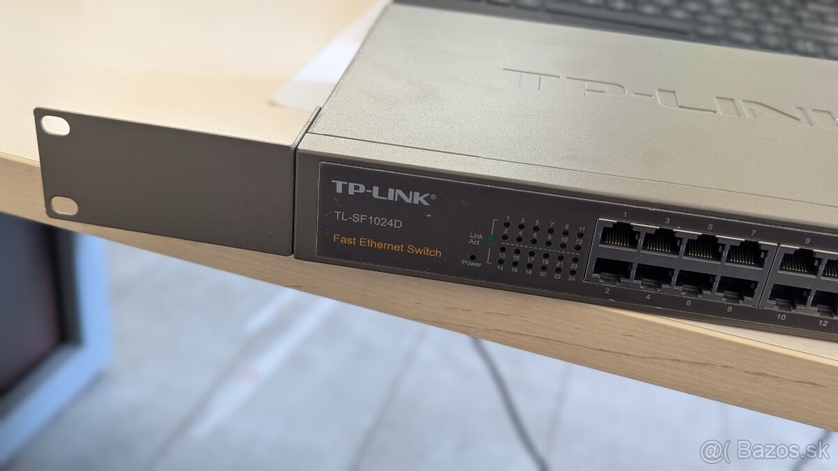 24-portový Fast Ethernet Switch TP-Link TL-SF1024D - rackový