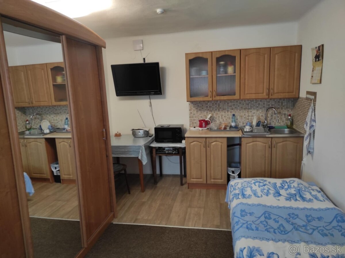 Prenajmem izbu pre jedného 280 €