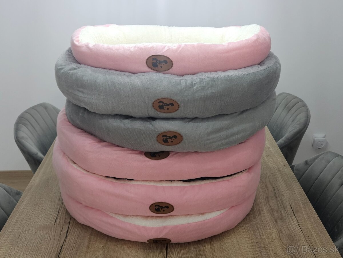 Ružový alebo šedý pelech rozmeru cca 70x60cm a 60x50cm