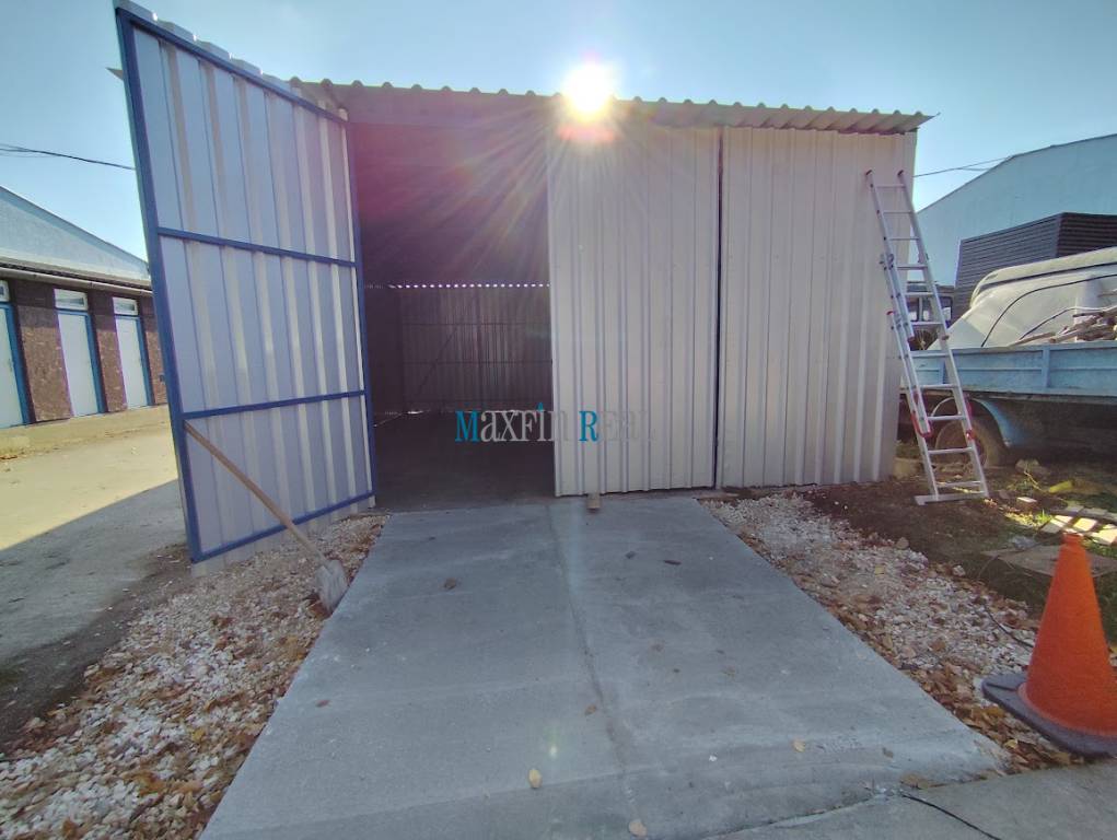 Na prenájom plechový sklad – 64 m², strážený areál