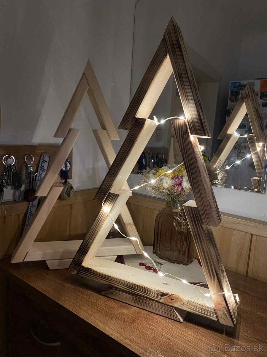 Vianočný drevený stromček