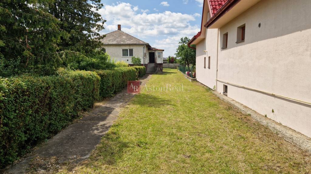 AstonReal: na predaj rodinný dom s pozemkom 1 469 m2, Nižná 