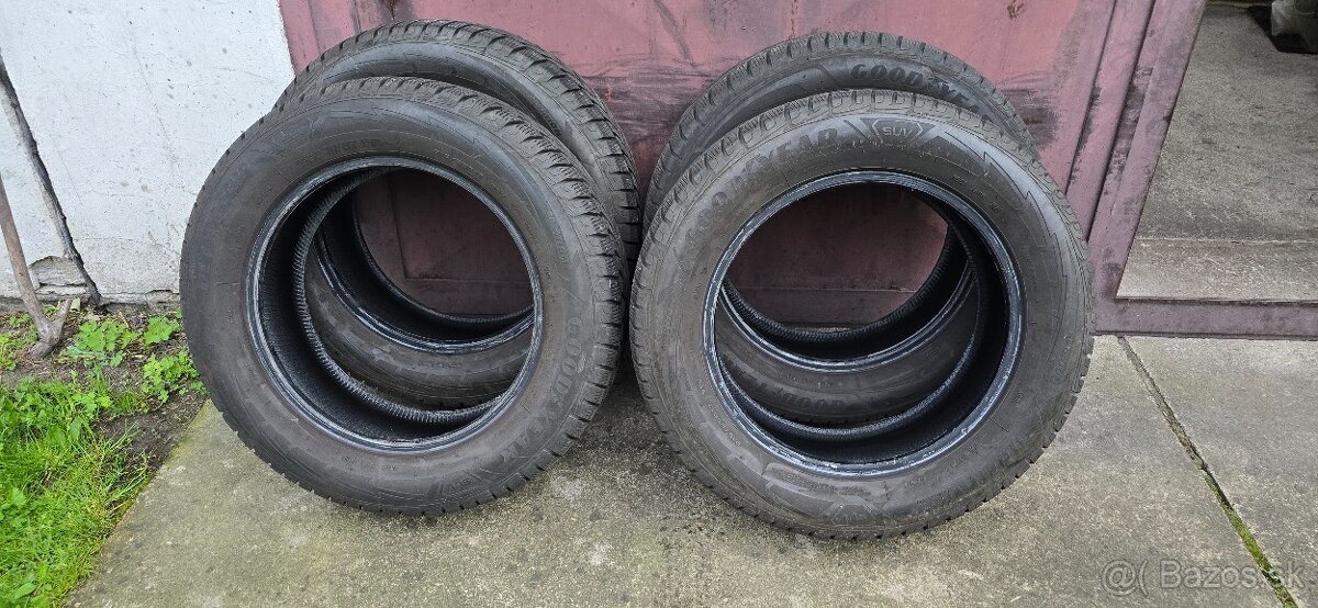 215-65-17-99V-GoodYear-dot:3920-dezén:6mm