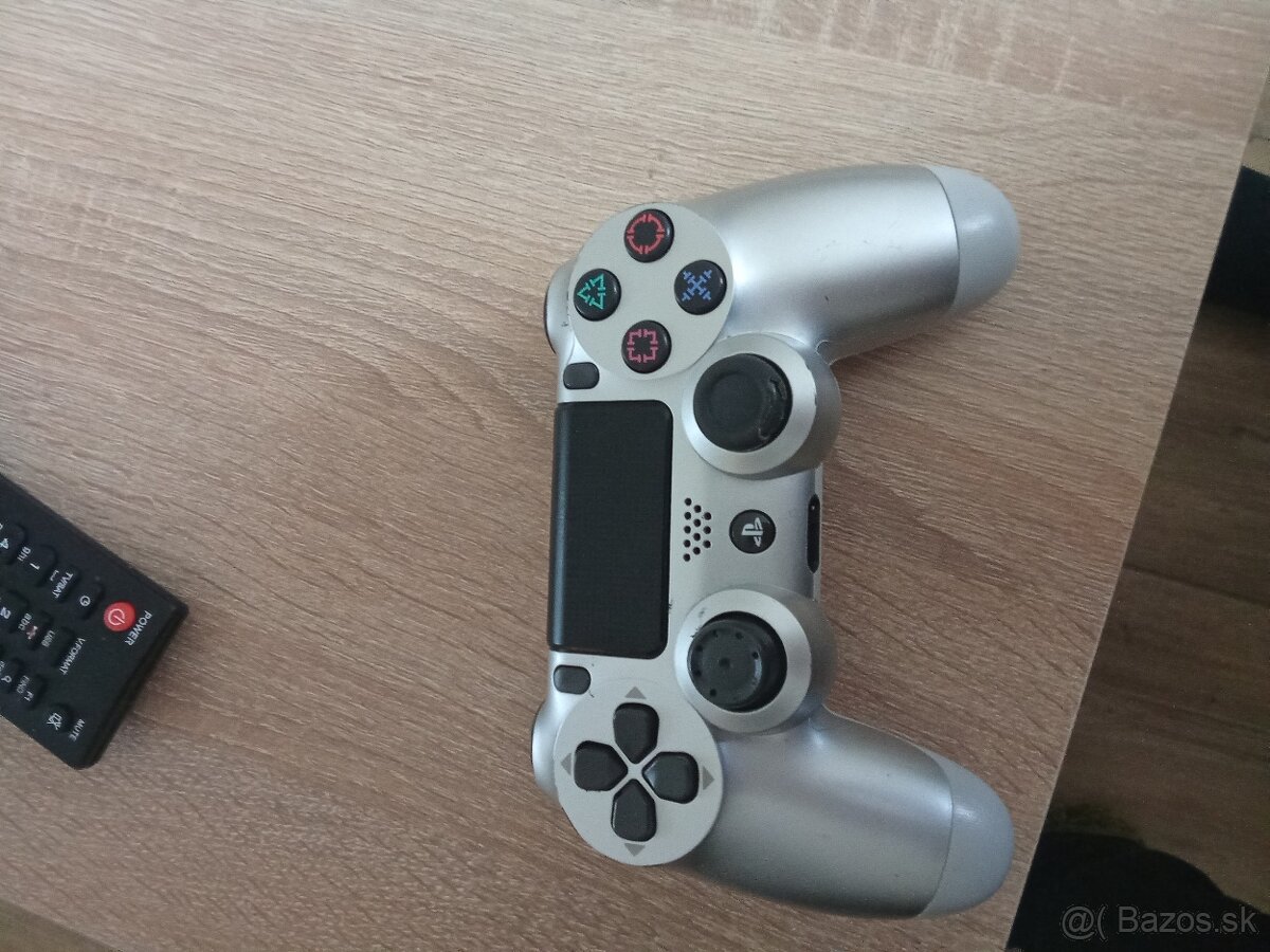 Predám ovladač na ps4