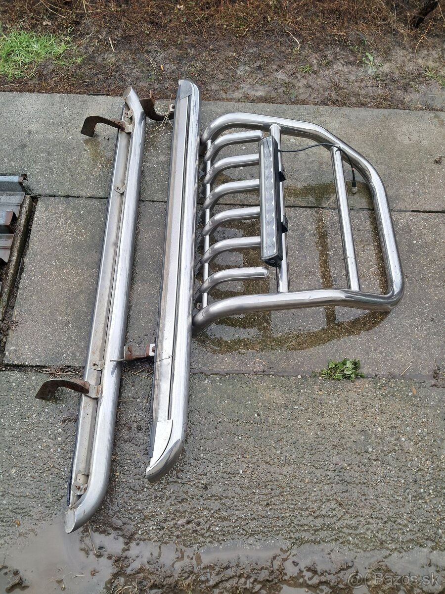 Predny ochranný ram + naslapy a LED rampa