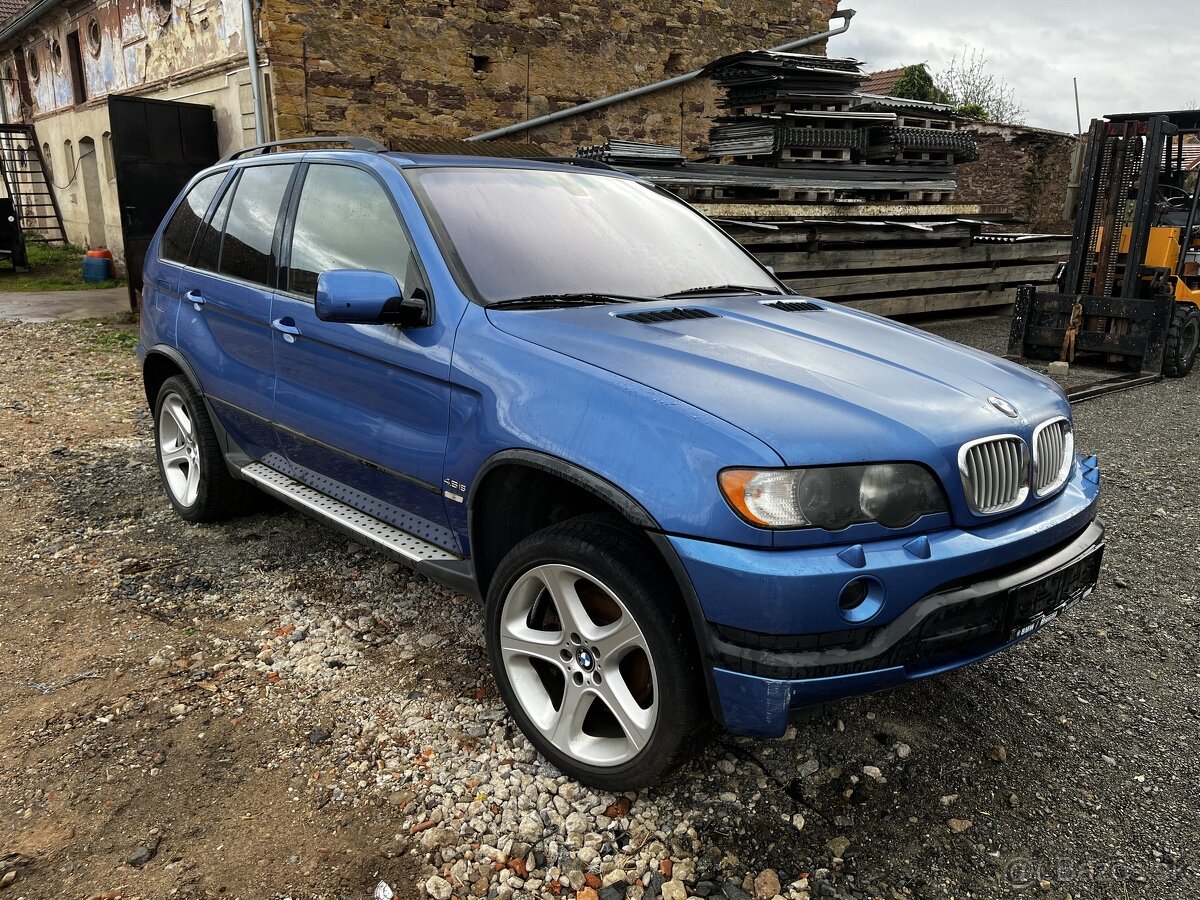 BMW X5 E53 4.6is Estoril blau