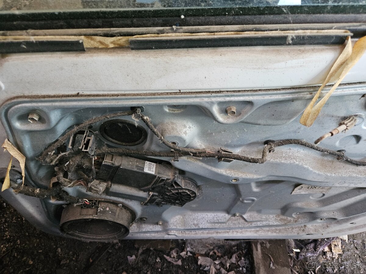 VW Passat B5+ 1,9 TDI aj 1,8T  dvere, blatník, aj iné.