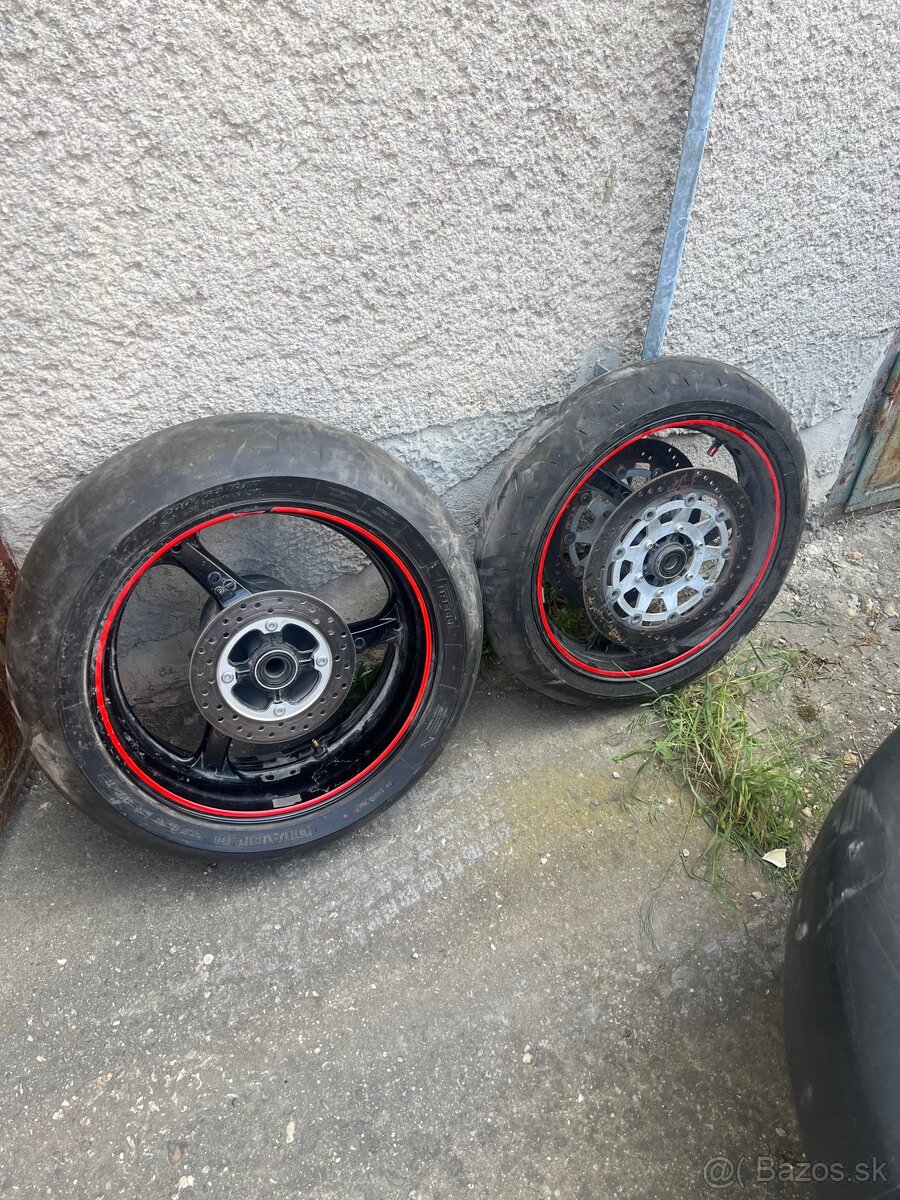 Predám kolesá na cestný motocykel HONDA