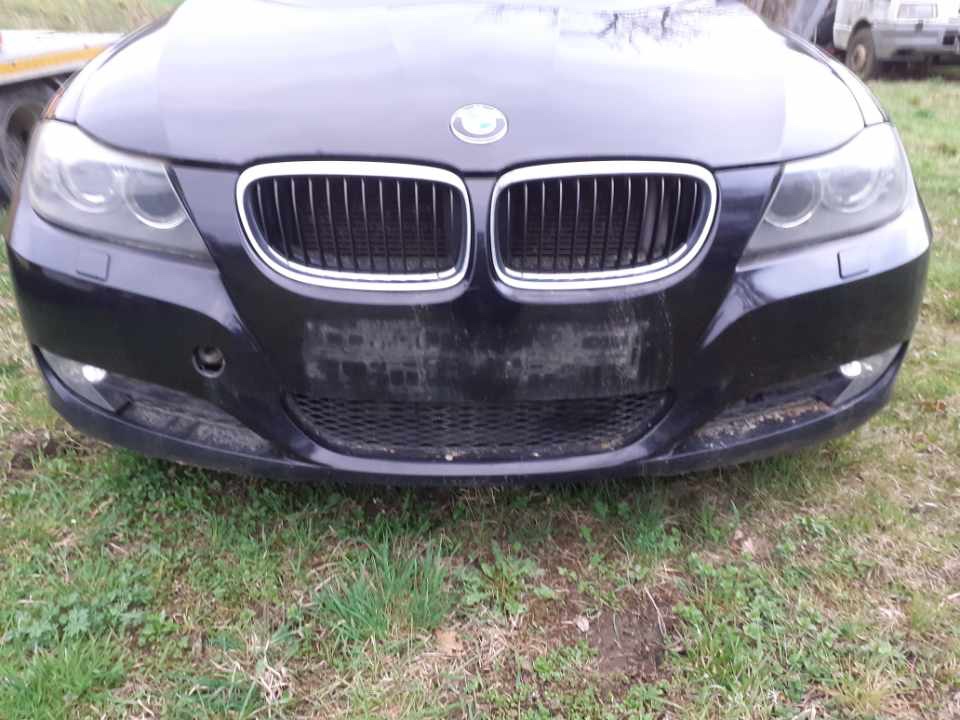 Predam predne facelift xenon svetla z BMW E90