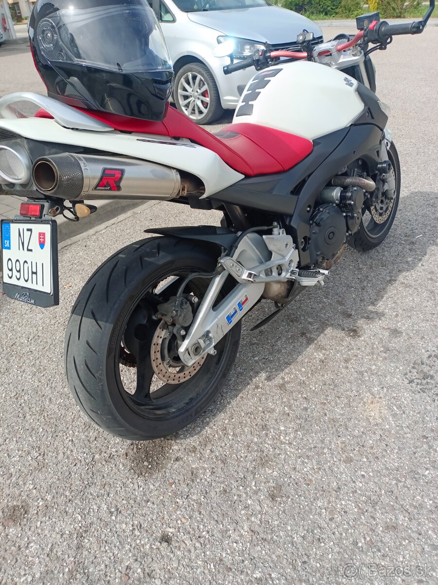 Suzuki gsr 600