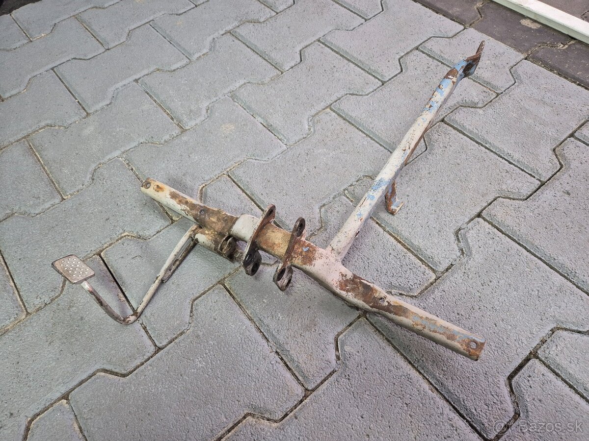 Jawa 20 stupačkový kríž