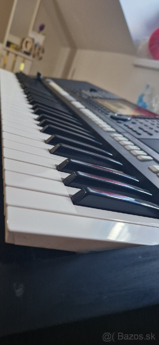 Yamaha psr s775