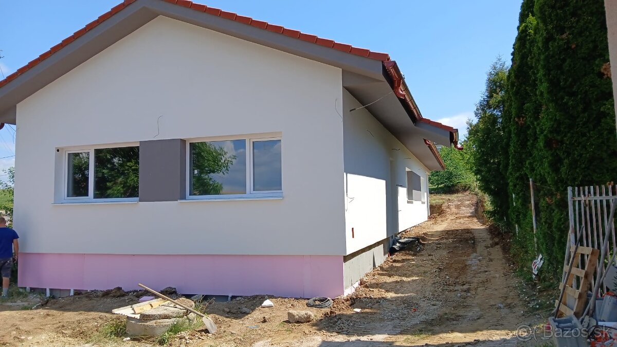 Holodom Veľké Bielice - 4 izby s krásnym pozemkom.