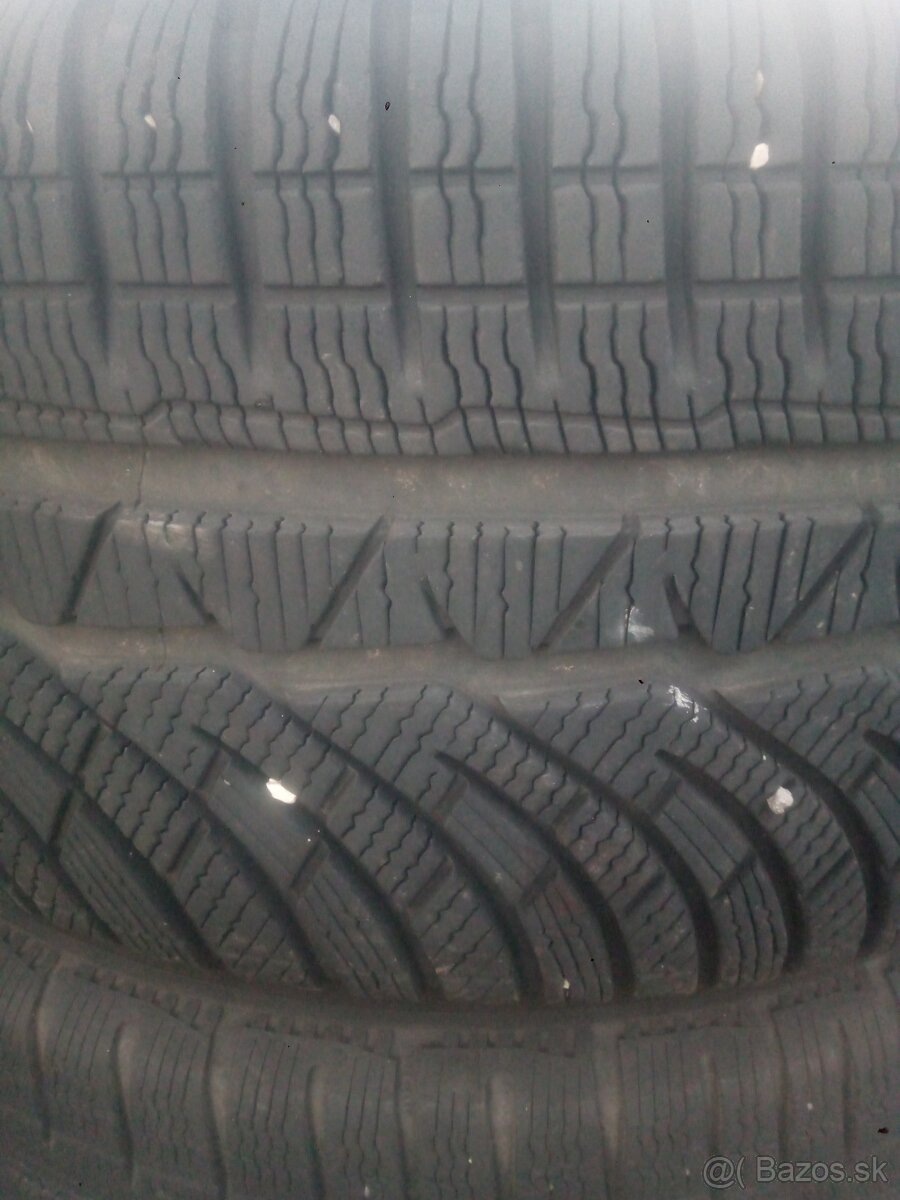 245/45r18