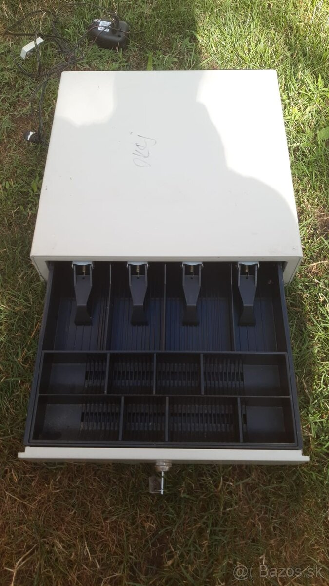 pokladnična zásuvka cena 25€