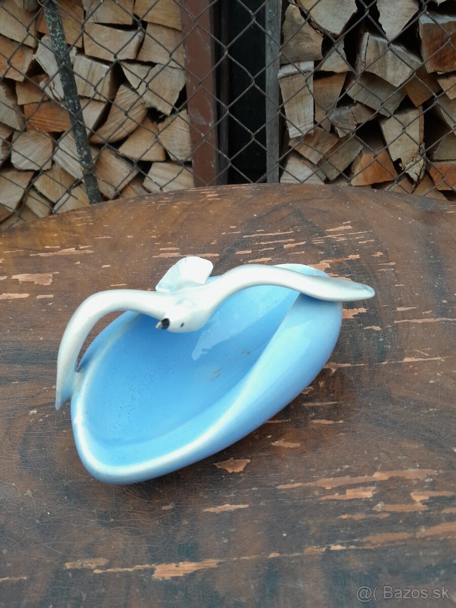 Predám porcelánovú sošku čajka