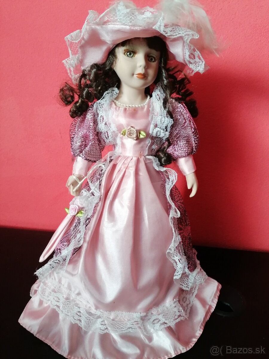 Porcelánová bábika