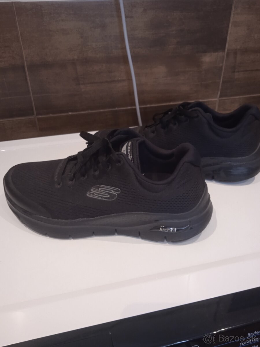 Tenistky Skechers ArchFit veľ.45 ( 44,5 )