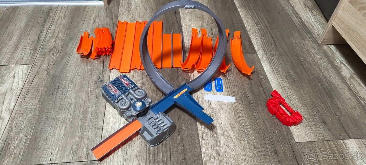 Predám nekompletnú Hot Wheels dráhu s boosterom