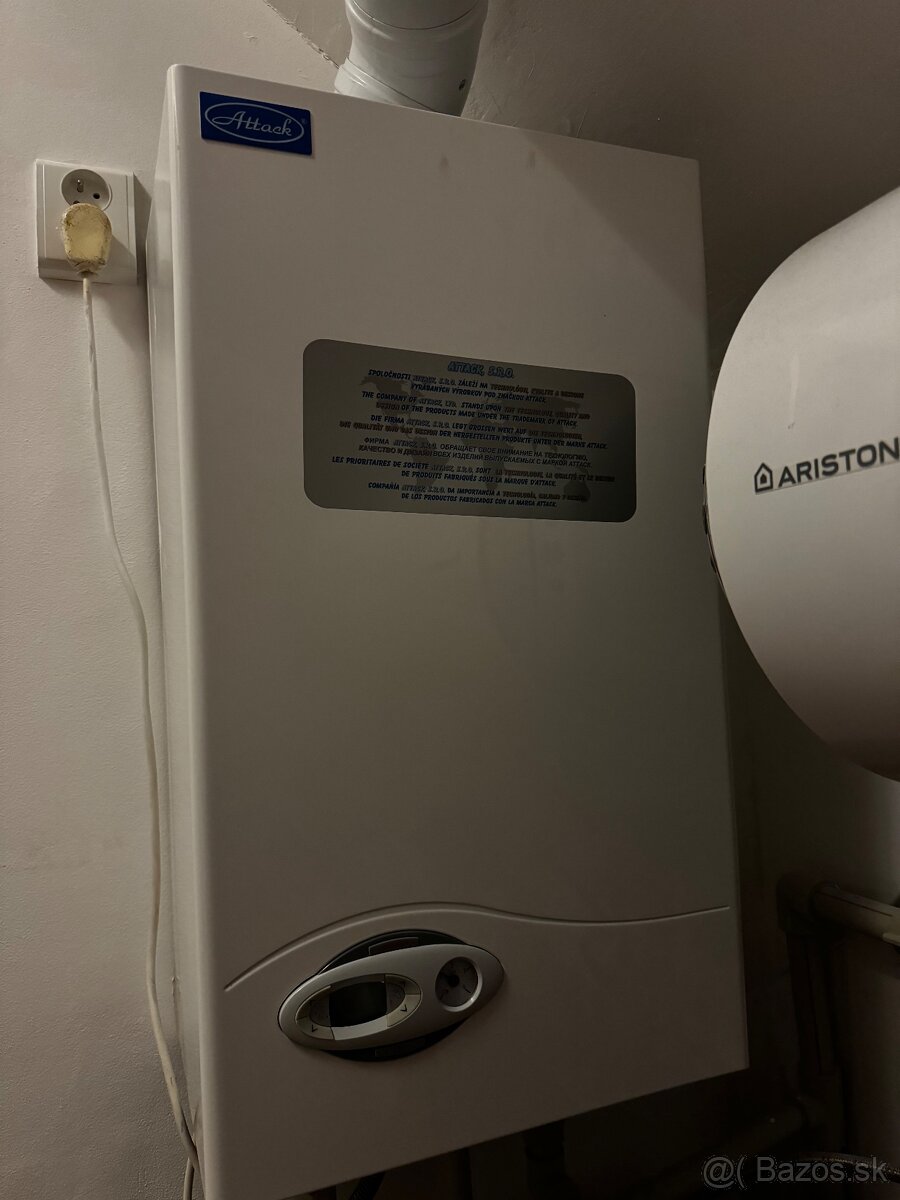 Plyn kotol na stenu attack