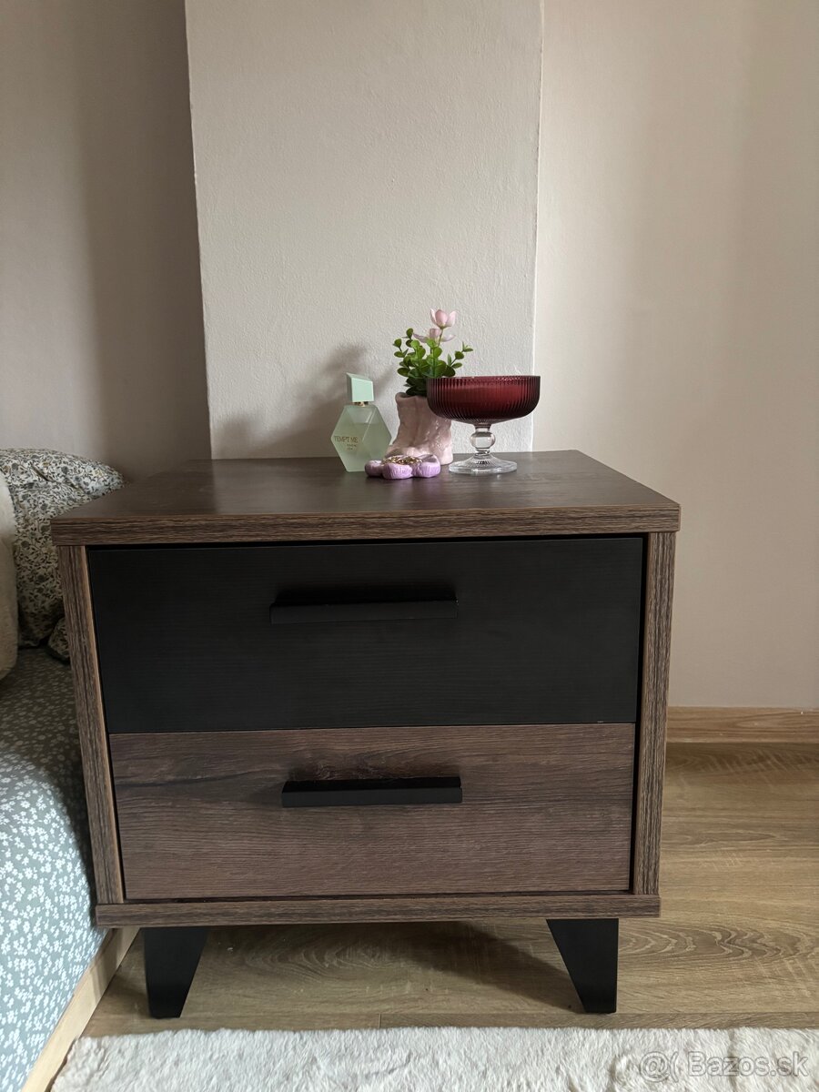 nočný stolík