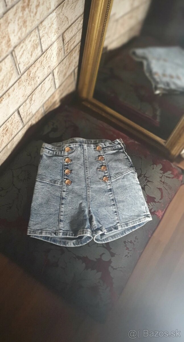Džínsové šortky s gombíkmi