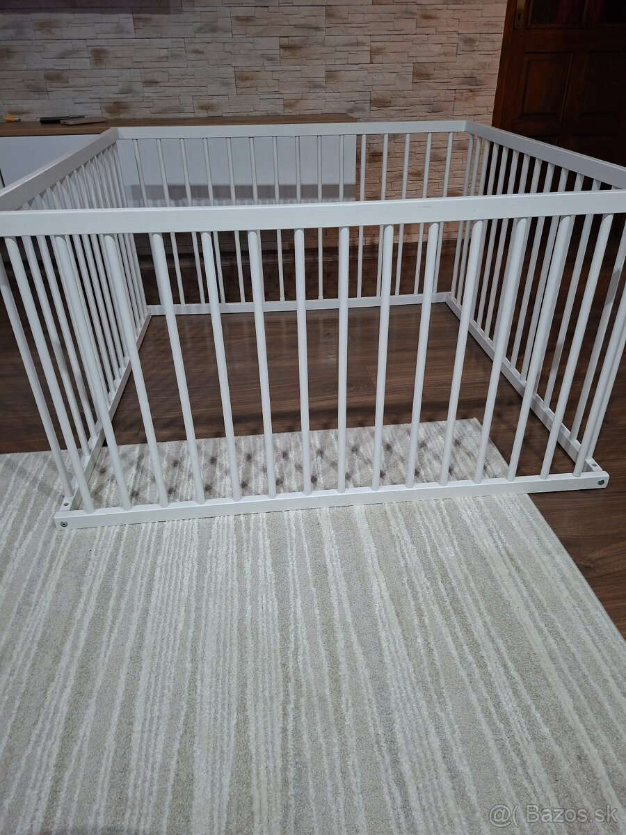 Detská drevená ohrádka