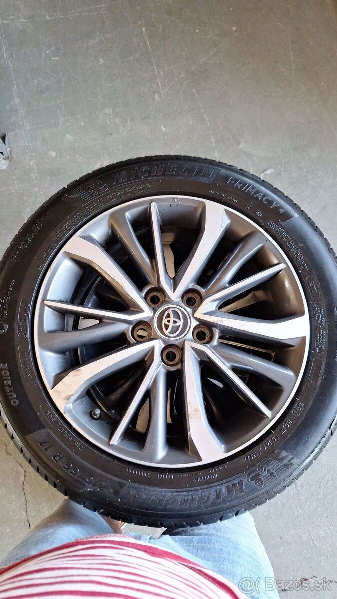 Komplet toyota R17 disky s michelin primacy 4