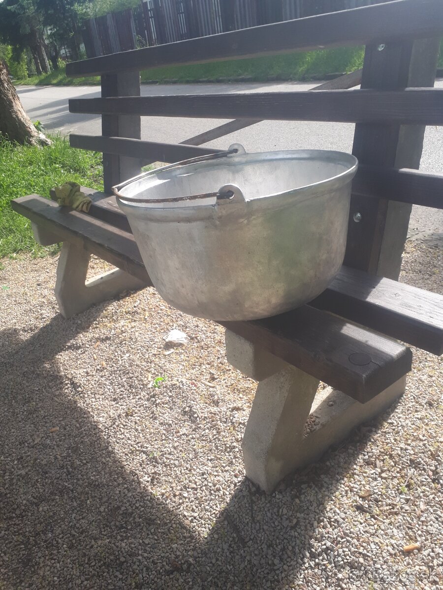 Na predaj kotlik skoro ako novi