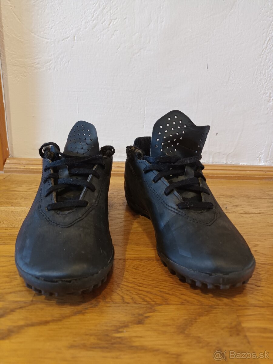 Predám detské kopačky Addidas -turfy č.35