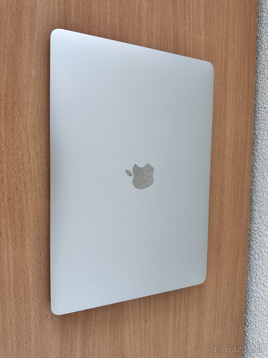 💻 Predám MacBook Air 2020 M1 – ako nový, BEZ JEDINÉHO ŠKRAB