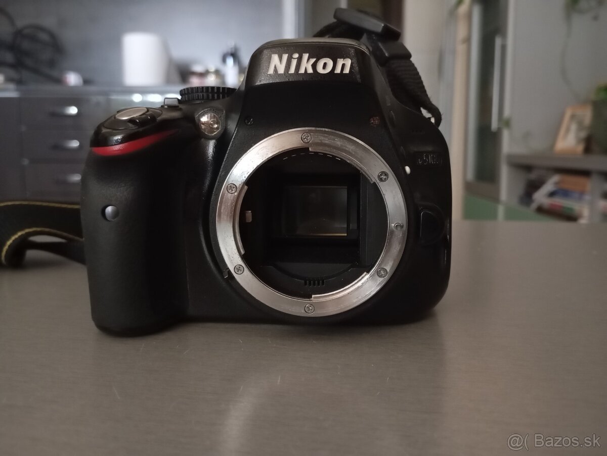 NIKON D5100