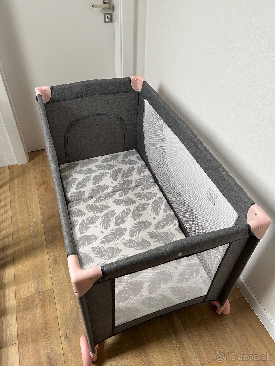 Cestovná postieľka KINDERKRAFT JOY šedoružová