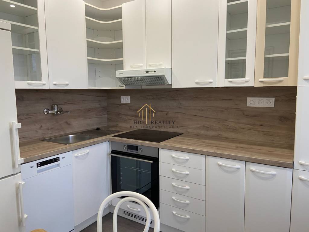 Prenájom, Bratislava-Staré mesto , dvojizbový byt s krásnym