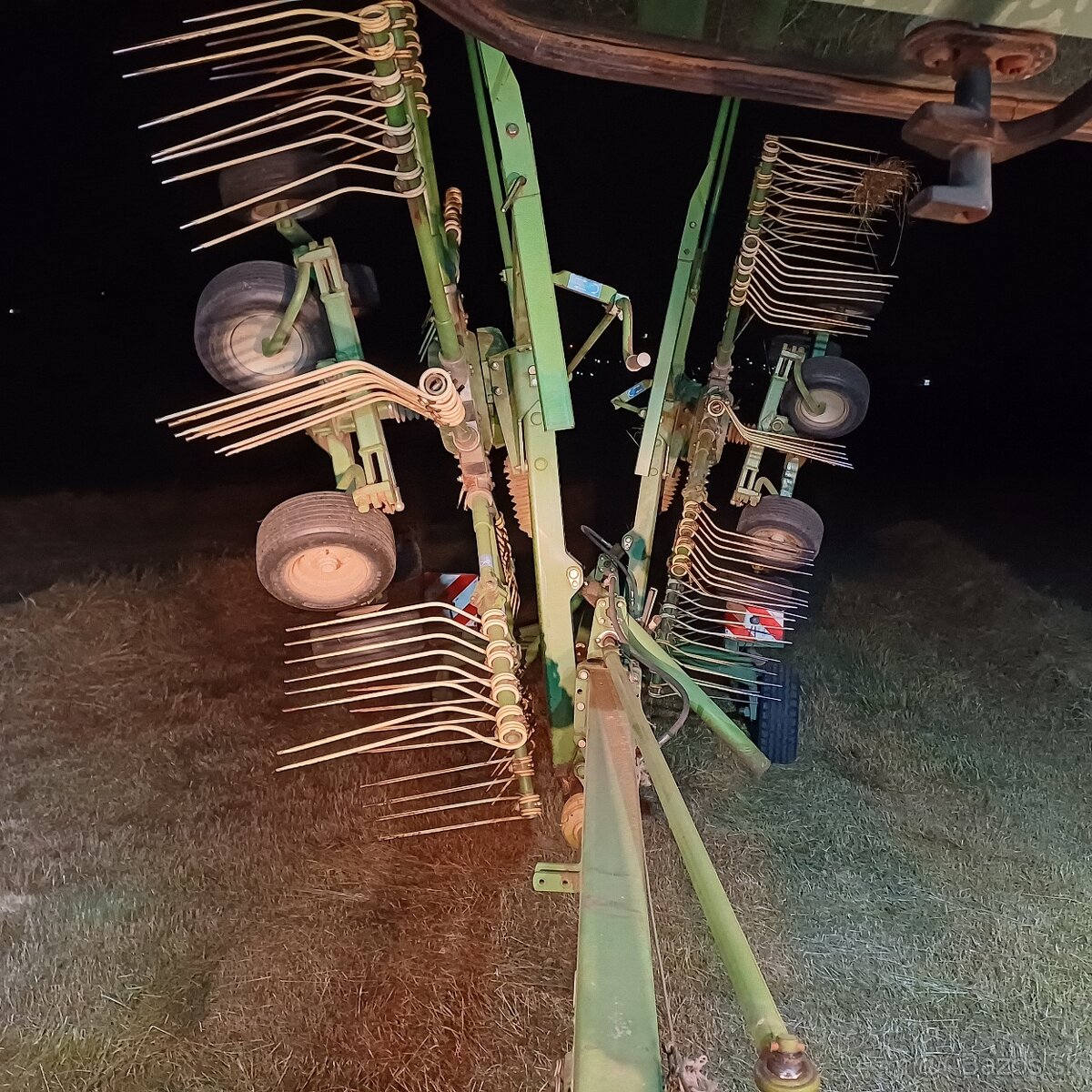 Zhrňovač sena krone schwadro 807