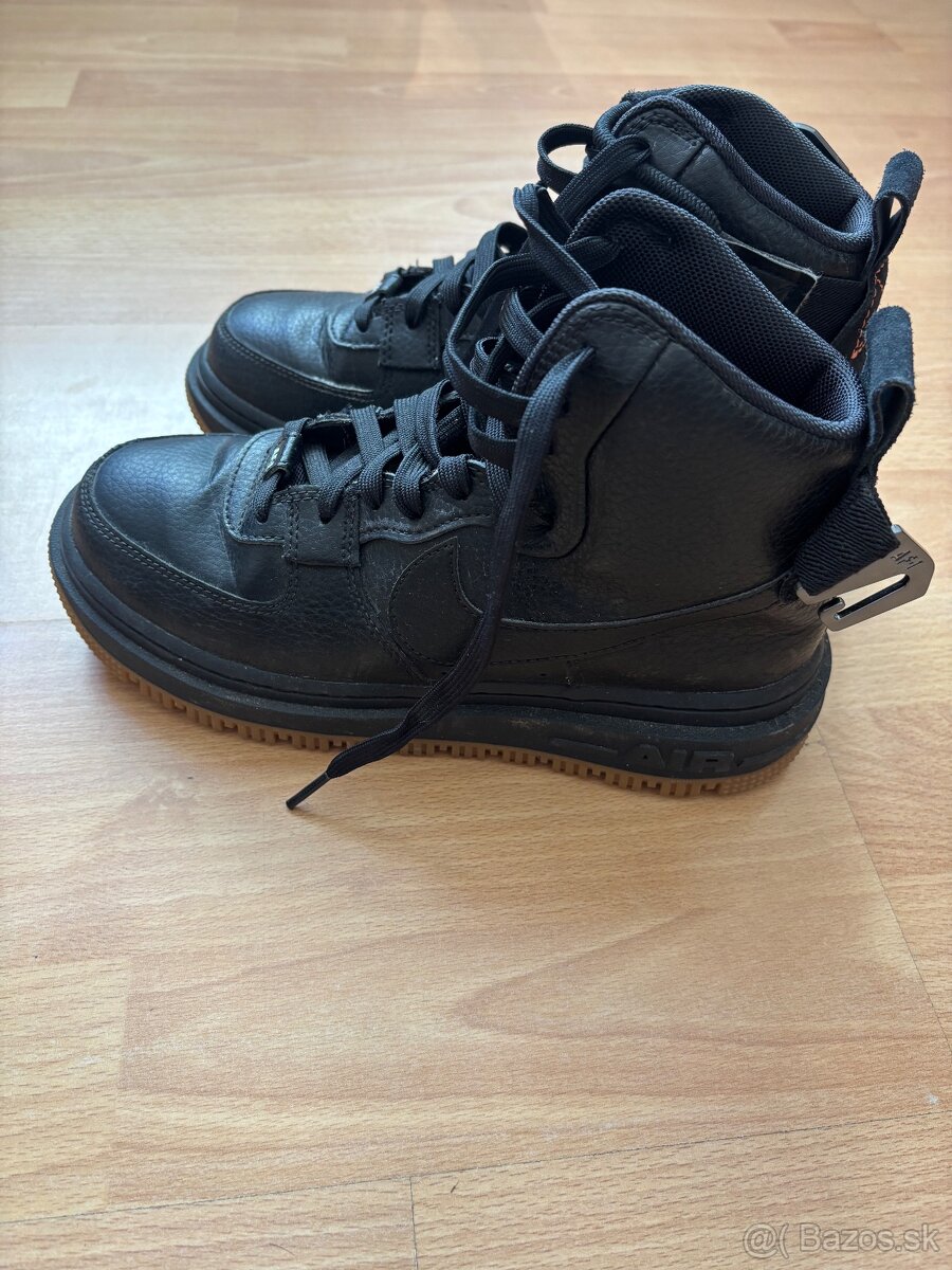 Nike air force 1 high raz obuté