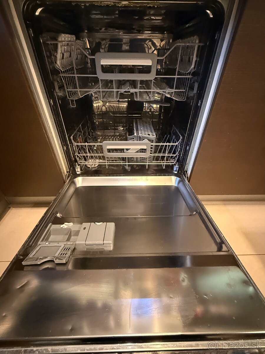 Umývačka riadu Electrolux ESI65010X