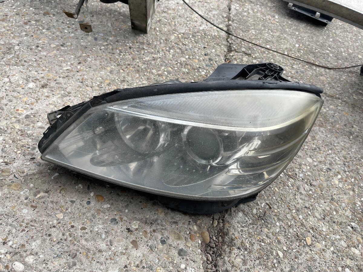 Mercedes w204 svetlo lave halogen