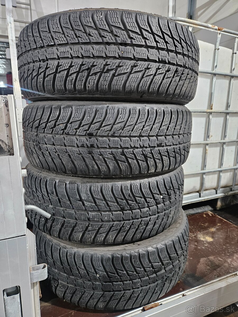 235/55R18 zimne nokian