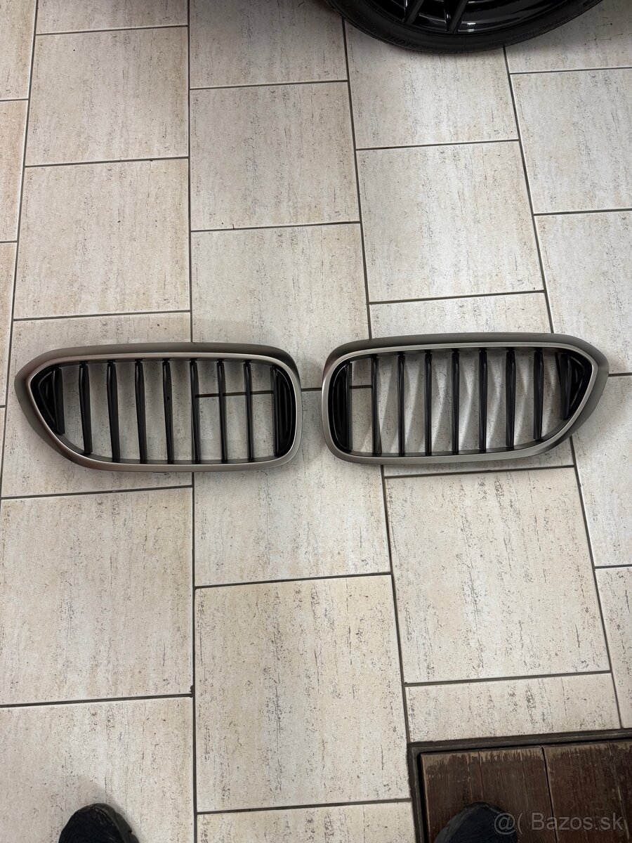 Predna maska BMW G30/31 M550 style