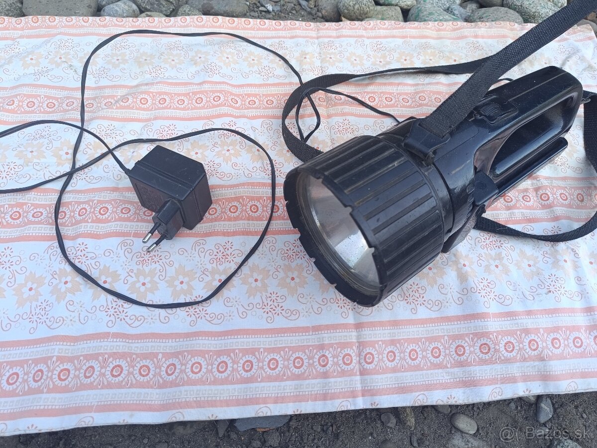 Nabíjateľná prenosná lampa, reflektor