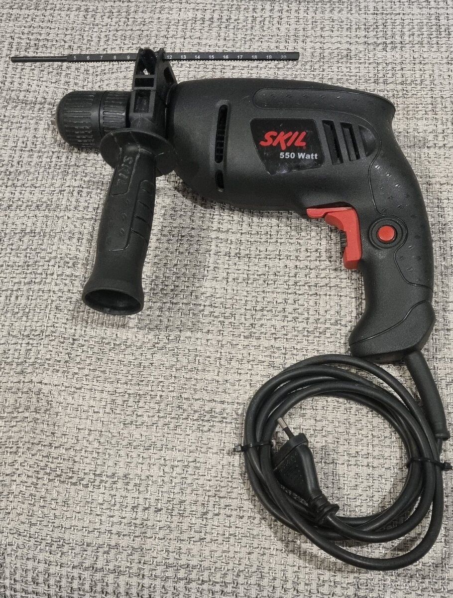 Predám elektrickú vŕtačku SKIL F015 6280 01 550Watt.
