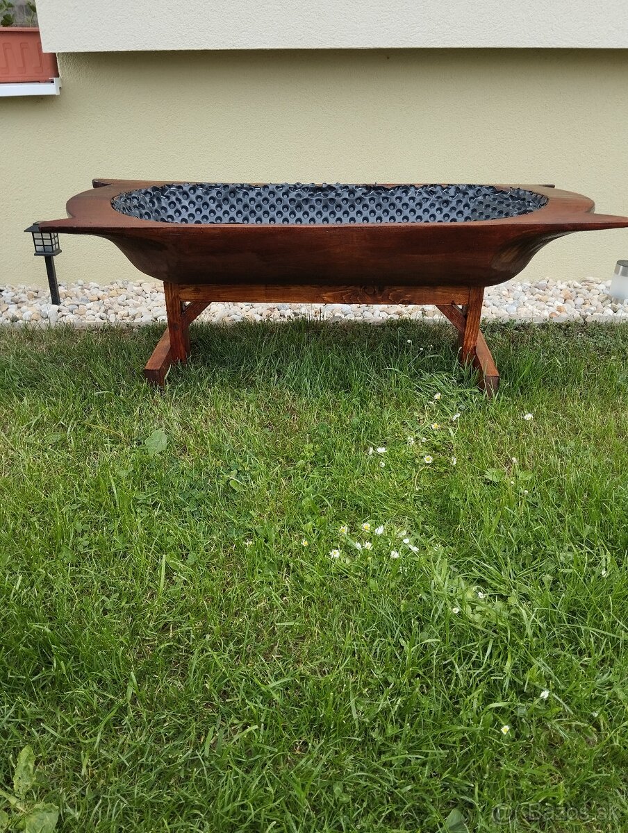 Kvetinač,záhon,stojany,korito