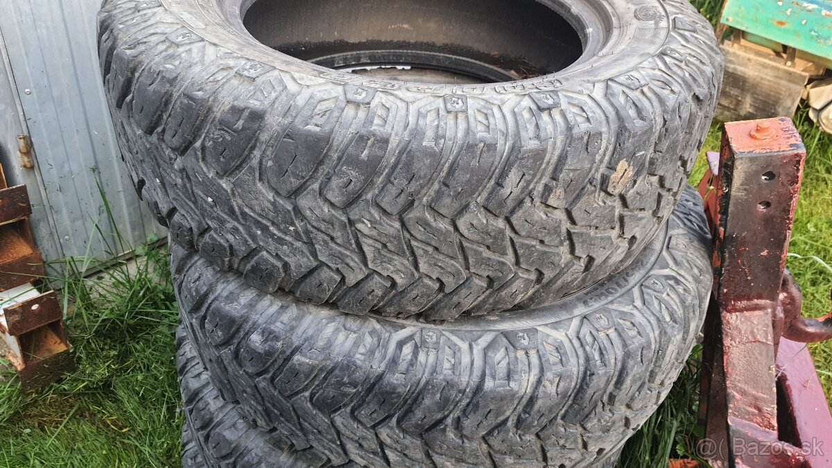 Terenne pneu Cooper Discoverer ST7 LT245/70R17