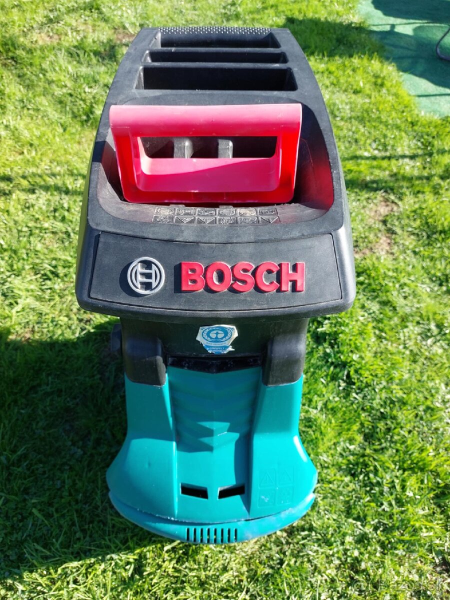 Drvička konárov mulcovac bosch axt 25 d