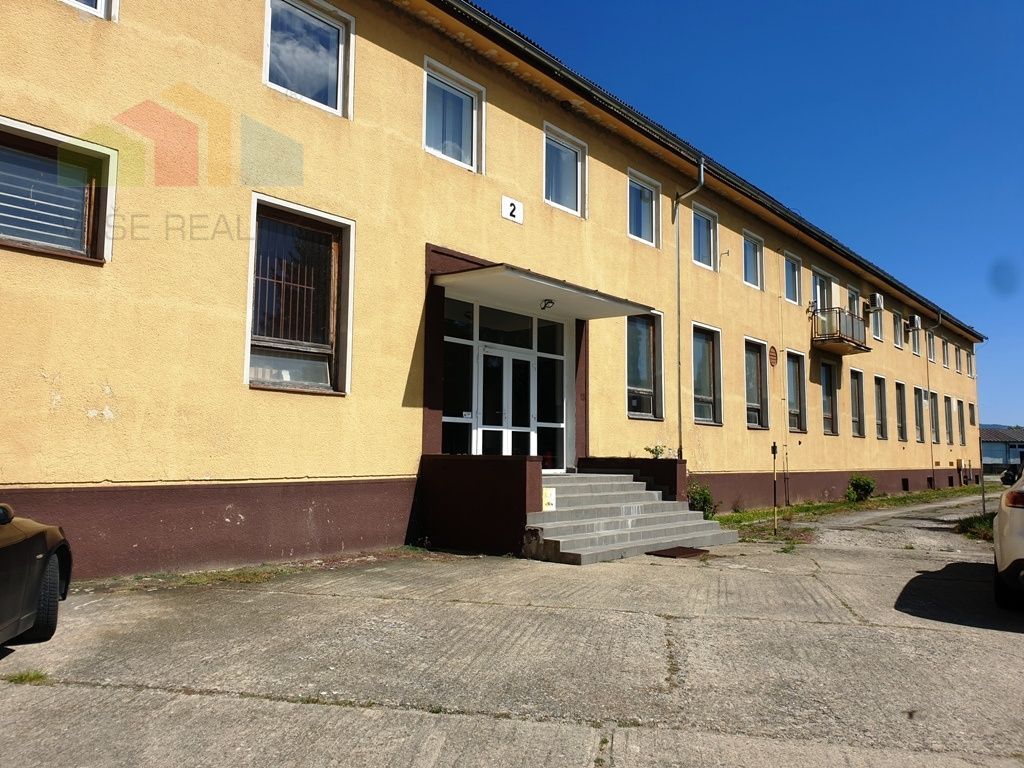 Na predaj administratívna budova so skladovými priestormi