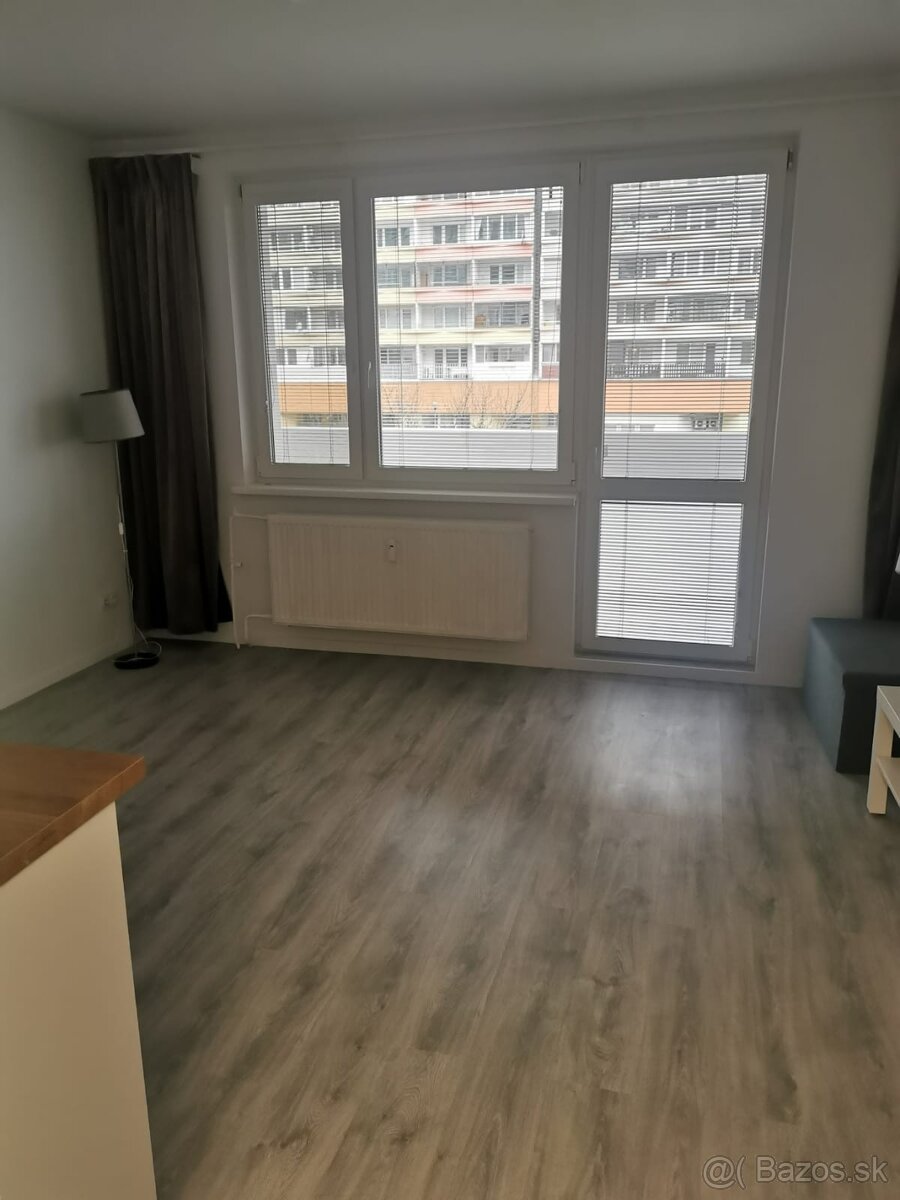 Prenájom komplet prerobenej garsonky na Šustekovej